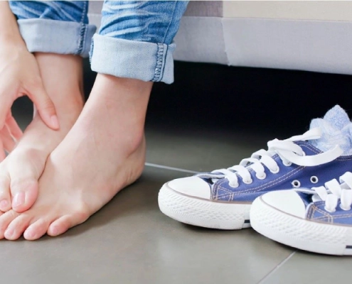 چگونه کفش نامناسب باعث زانو درد می شود؟