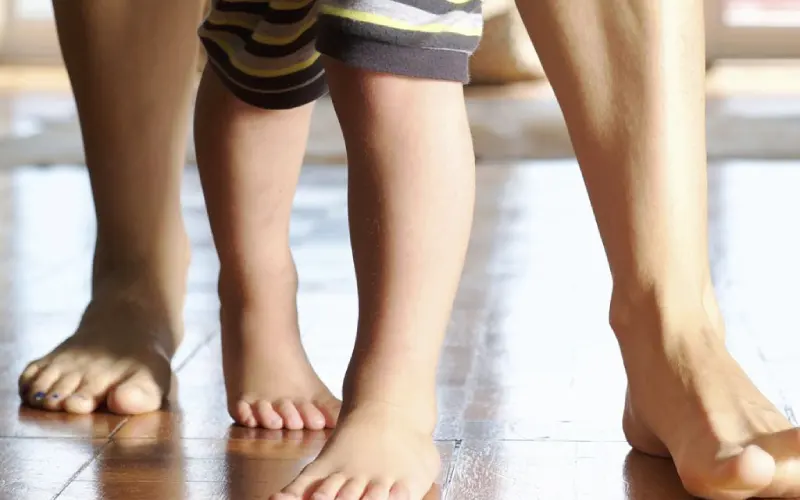 انحراف زانو به داخل در کودکان