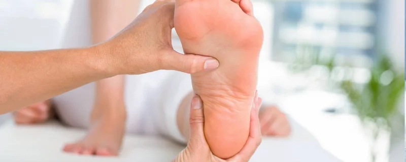 عوارض صافی کف پا در بزرگسالان