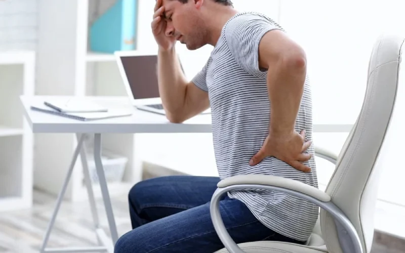 علت کمردرد هنگام نشستن
