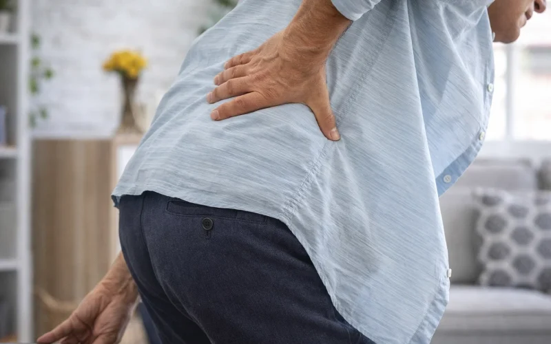 آیا نشستن برای دیسک کمر مضر است؟
